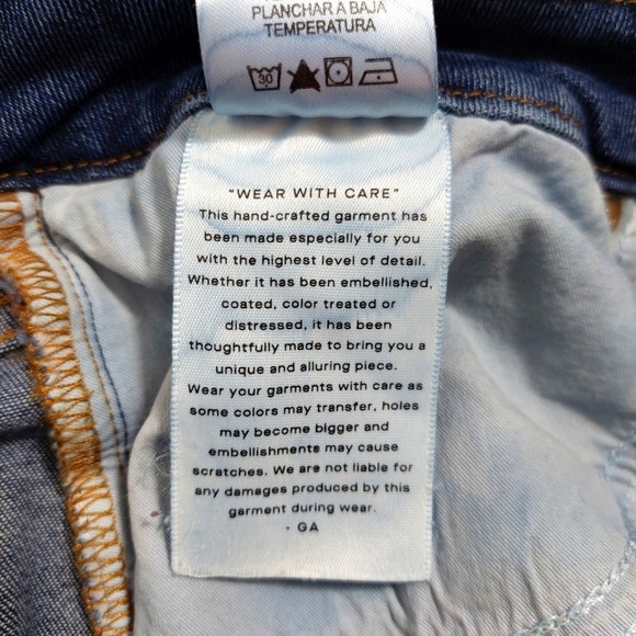 Good American Busted Knee Raw Hem Stretch Jeans - Picture 11 of 12